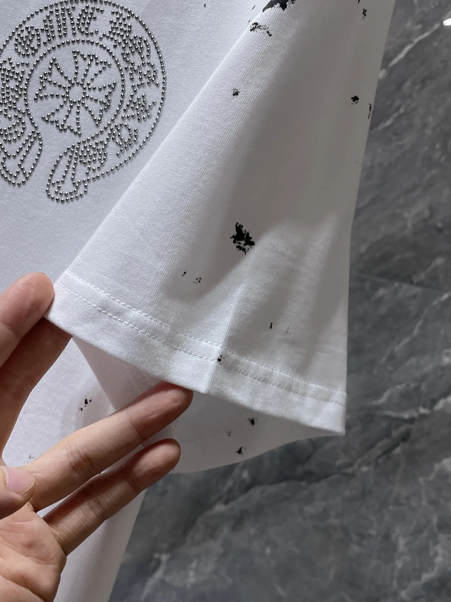 P160 New Chrome Hearts 25ss for summer. High gram weight, environmentally friendly and high-quality top-grade fabric. 260g~270g. Chrome graffiti splashed ink and hot diamond horseshoe short sleeves. Counter synchronization. 1:1 replica version. Recommended colors: white, black. Size: S, M, L, XL.